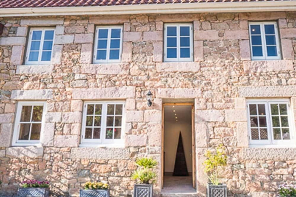 Charming En-suite Bedroom With Patio in St Aubin